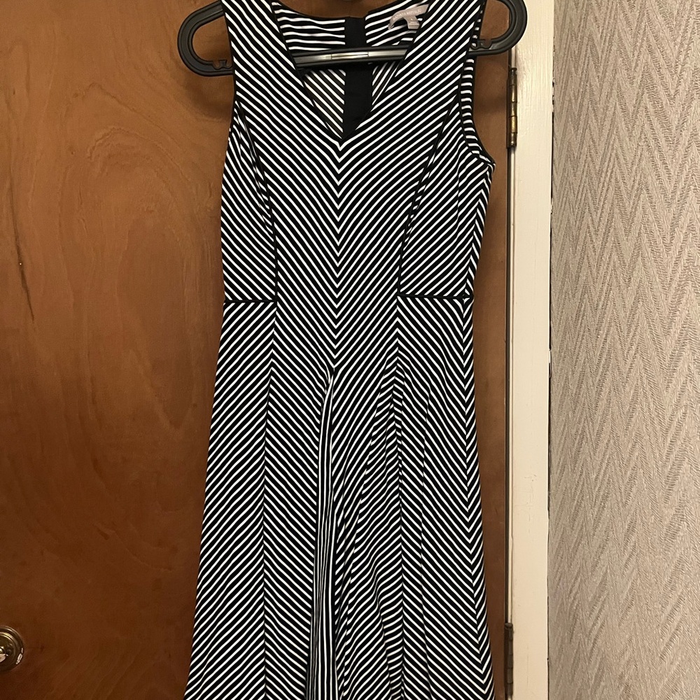 Banana Republic Black and White Chevron Midi Dress